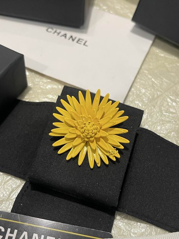 Chanel Brooch 05yxs153